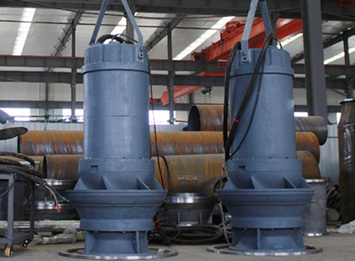 How do submersible axial flow pumps differ from submersible centrifugal pumps?