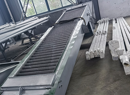 How to choose the right bar spacing for a lift station bar screen？