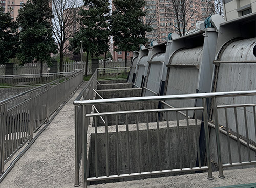 What is a lift station bar screen used for？