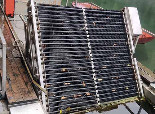 Is wastewater passed through bar screens？